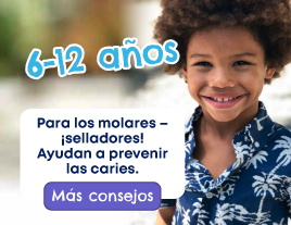 Un primer plano de un niño, feliz y sonriente.